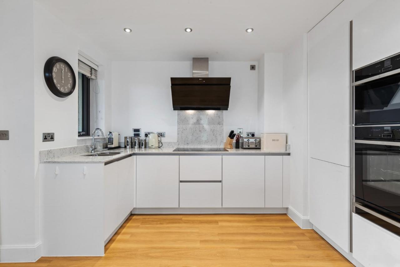 Apartment 8 Waterstone House - Luxury Apartment, Sea Views, Pet Friendly Tenby Zewnętrze zdjęcie